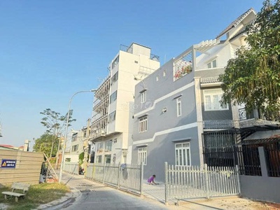 Chính chủ bán gấp nhà 2 mặt tiền khu tái định cư 38ha metro tham lương, đông hưng thuận 2