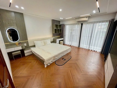 Bán nhà phố ngọc lâm 6 tầng thang máy ô tô vào nhà 4