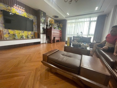 Bán nhà phố ngọc lâm 6 tầng thang máy ô tô vào nhà 3