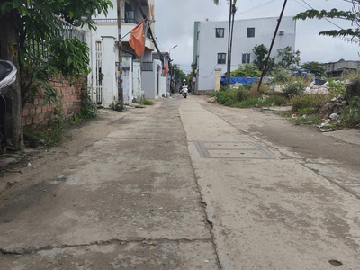 Cho thuê nhà đường ô tô chính hữu nối dài, 130m2, c4, 7 triệu 4