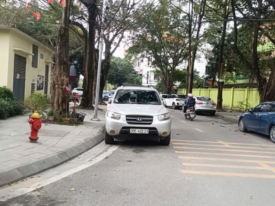 Bán nhà cũ dân xây , 3 tầng kiên cố long biên gần cầu vĩnh tuy, phố trạm long biên 0