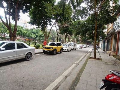 Bán nhà cũ dân xây , 3 tầng kiên cố long biên gần cầu vĩnh tuy, phố trạm long biên 1