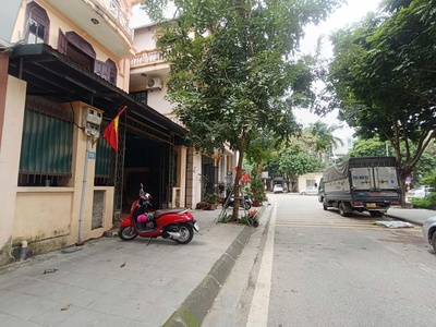 Bán nhà cũ dân xây , 3 tầng kiên cố long biên gần cầu vĩnh tuy, phố trạm long biên 2