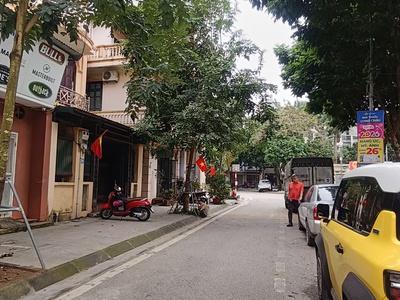 Bán nhà cũ dân xây , 3 tầng kiên cố long biên gần cầu vĩnh tuy, phố trạm long biên 3