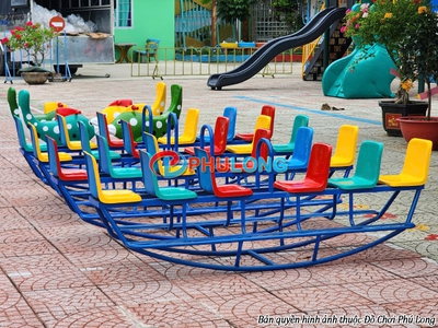 Bập bênh long thuyền composite 6 chỗ mầm non 1