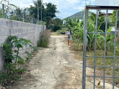 Cần bán đất phường Nam Nha Trang, dt 60m2 giá 1tyr 820 lh e Trinh 0