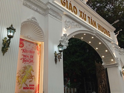 Bán nhà MTKD sầm uất ngày chợ Tân Hương, 4x17m, 5 tầng, 16 Tỷ 1