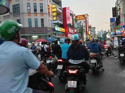 Bán nhà MTKD sầm uất ngày chợ Tân Hương, 4x17m, 5 tầng, 16 Tỷ 2