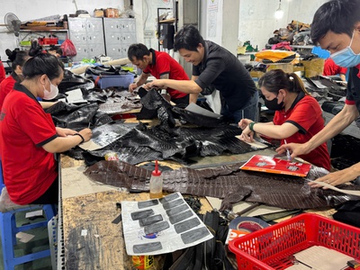 Gia công quà tặng doanh nghiệp bằng đồ da 0