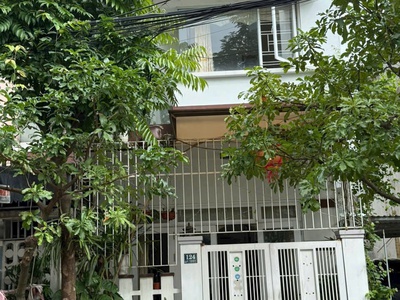 Bán nhà 2 tầng đường lê thiệt   2 phút ra đến bãi biển 0