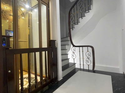 Nhà rộng 36m2,  hướng nam , 5 tầng thang máy, giá 11 12 tỉ,...