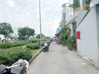 Nhà góc cấp 4 mặt tiền ụ cây p10 q8, giá 5 tỷ 2