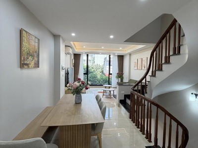 Nhà 5 pn sân vườn tt việt hưng 70m2, ngõ thông, ô tô cạnh nhà - nhỉnh 12 tỷ 0