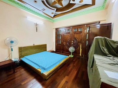 Nhà 4 tầng giáp đầm sen  đường 8m thông  75m  có sẵn ô thang máy chỉ 9.x 3