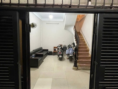 Cho thuê nhà bạch đằng 29 m x 5 tầng 1 tum - giá 12 triệu 0