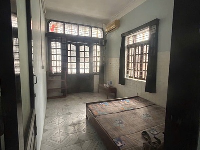 Cho thuê nhà ngõ đại la 30 m2 2,5 tầng- 3 ngủ, 2 vệ sinh, giá 8,5tr 0