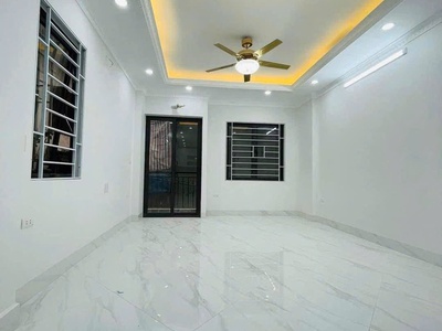 Cho thuê nhà trương định 5 tầng x 45m2, 4 ngủ, 4 vệ sinh, 18 triệu 0