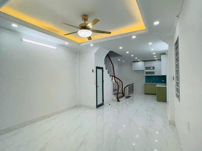 Cho thuê nhà trương định 5 tầng x 45m2, 4 ngủ, 4 vệ sinh, 18 triệu 3