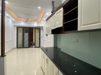  nhà bát khối   long biên 34m    5 tầng   ở ngay   giá tốt 0