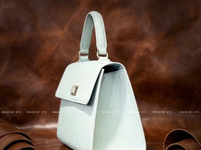 Gia công quà tặng doanh nghiệp bằng đồ da 4