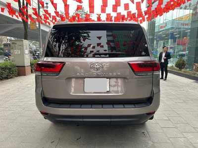 Toyota Land Cruiser LC300 2023 Đăng ký cuối 2023 Chủ tư nhân mua từ mới. 2