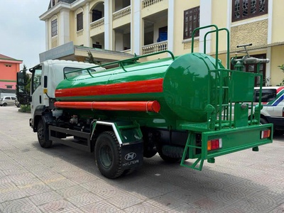 Cần bán xe tưới nước rửa đường howo 2