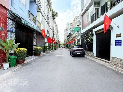 Nhà sang trọng 1 trệt 3 lầu khu nhà cao tầng trần quang cơ q12 0