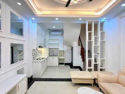 Bán nhà pháo đài láng 31m2. 5 tầng. mặt tiền 3.2m. giá 9.9 tỷ đống đa hà nội 2