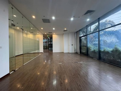 Cho thuê văn phòng trần cao 5m   mặt đường lê văn lương kéo dài   giá rẻ 3