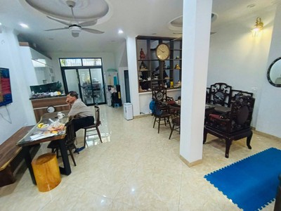 Bán biệt thự sân vườn lạc long quân 5tầng 95m  mt 5.5m   giá chào 46 tỷ 2