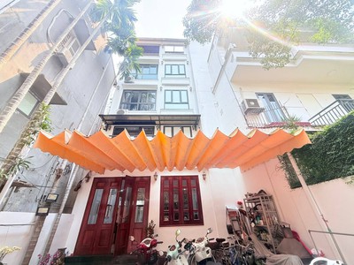 Bán biệt thự sân vườn lạc long quân 5tầng 95m  mt 5.5m   giá chào 46 tỷ 0