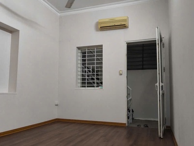 Cc cần cho thuê nhà ngõ nguyễn tư giản- 35m2  3 tầng 2pn 2vs  giá 7,5 triệu/th 2
