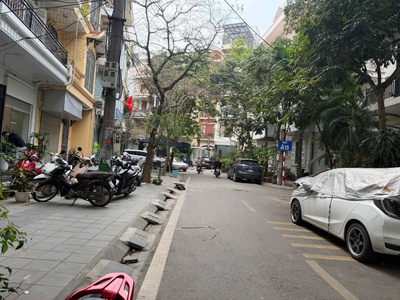 Bán nhà đầm trấu 47m2. 5 tầng. mặt tiền 6m. giá 20 tỷ hai bà trưng hà nội 3