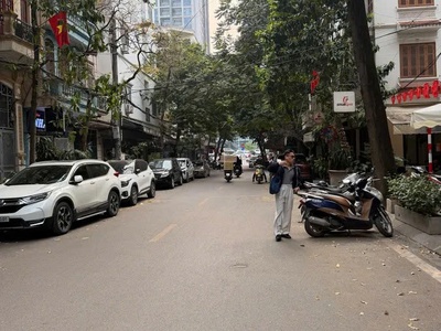 Bán nhà đầm trấu 47m2. 5 tầng. mặt tiền 6m. giá 20 tỷ hai bà trưng hà nội 4