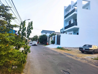 Cần bán 526m2 đất thổ cư mt đường nhựa xe tải tới đất 2