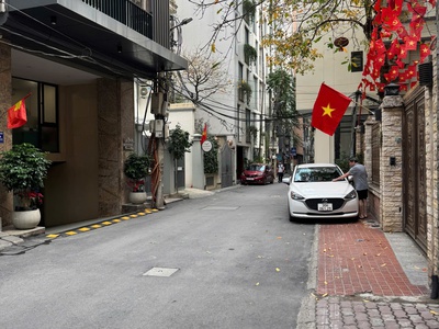 Bán đất mặt tiền 11m phố kim mã, ba đình, ngõ vỉa hè ô tô tránh, gần hồ nk, 189m, 91 tỷ 1