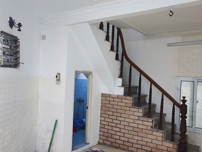 Cho thuê nhà nguyên căn 3 tầng dtich 27m2/sàn ngõ 766/33 la thành hà nội 2