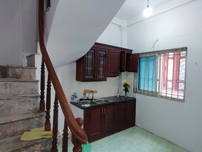 Cho thuê nhà nguyên căn 3 tầng dtich 27m2/sàn ngõ 766/33 la thành hà nội 3