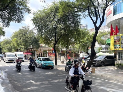 Bán nhà mt bà huyện thanh quan - giao nguyễn thị minh khai, 8,4x28m, 2 tâng, 220 tỷ. 0