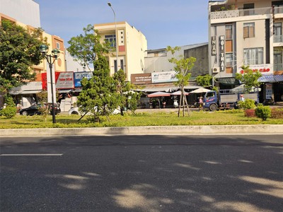 Cần bán đất đường hồ xuân hương, dt 265m2 ngang 10m gần biển mỹ khê 3