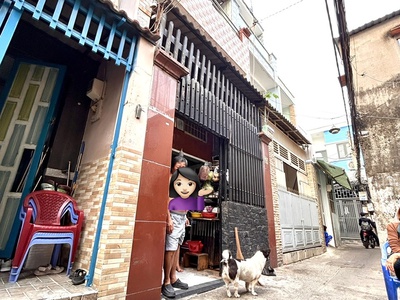 Nhà bán đ.đoàn văn bơ- ngang 4m- gần chợ 200 đ.xóm chiếu- ra tôn đản- nguyễn tất thành. 0