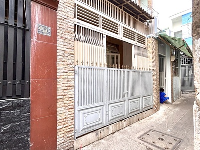 Nhà bán đ.đoàn văn bơ- ngang 4m- gần chợ 200 đ.xóm chiếu- ra tôn đản- nguyễn tất thành. 1