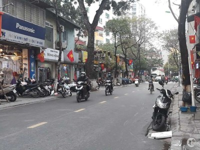 Chính chủ cho thuê nhà 5 tầng,10 phòng, mặt tiền đẹp, vỉa hè rộng, GIÁ HỢP LÝ phố Đội Cấn 0