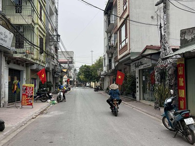 Bán nhà 2 tầng mặt đường an đào a gia lâm, lô góc kinh doanh sầm uất, lh 0985865658 3