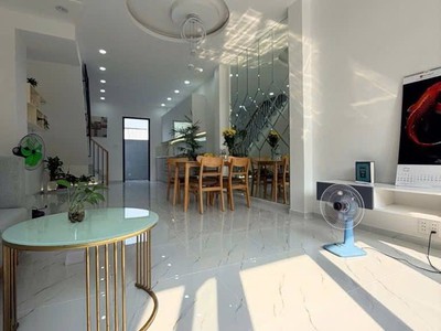 Nhà đẹp quận 12 - kết cấu : 60m2- tầng 3- pn 3- 4wc  nhỉnh 5tỷ 0