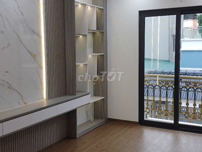 Cần cho thuê nhà nguyên căn 5 tầng có thang máy ngõ ô tô vào nhà ngọc hồi, thanh trì 2