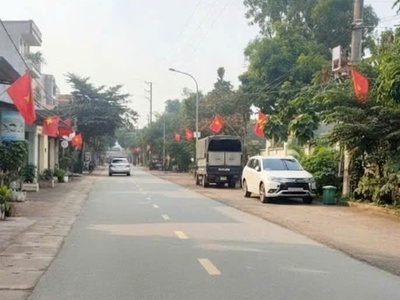 Cần tiền bán lỗ đất đẹp sát ql21 hòa lạc view hồ thoáng mát. 0