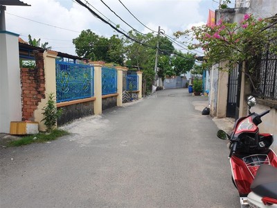 Bán nhà 3 mặt tiền 4x25m 100 m2, gần ngã 4 Bà Điểm QL1A, xã Bà Điểm, Hóc Môn, Tp.HCM. 1