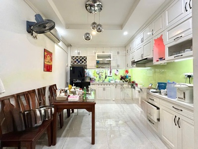 Chính chủ - gấp bán 7.8 tỷ - nhà 4 tầng - hoàn công đủ - 2 sân thượng - 4pn lớn - xây mới 3 năm - 2