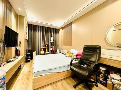 Cần Tiền Bán Gấp Nhà Ngô Gia Tự, Long Biên 6,8 tỷ , 5T, 33m2 0